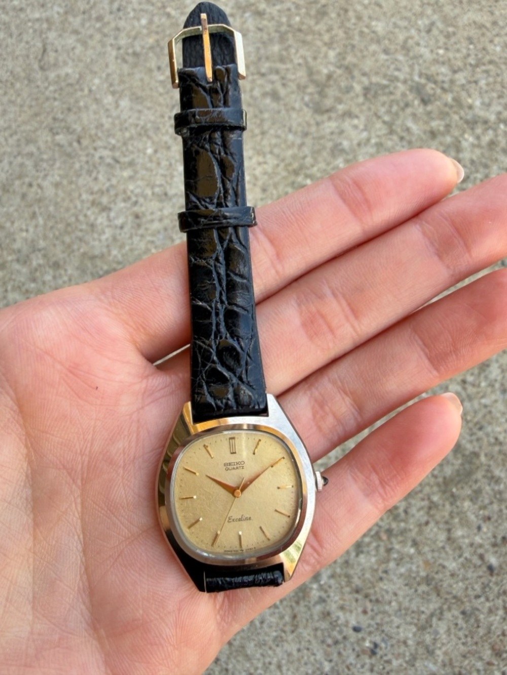 Seiko Unisex Gold Dial Black Leather Strap Watch - Vintage Style